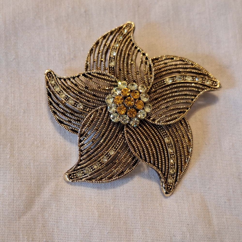 Gold flower brooch